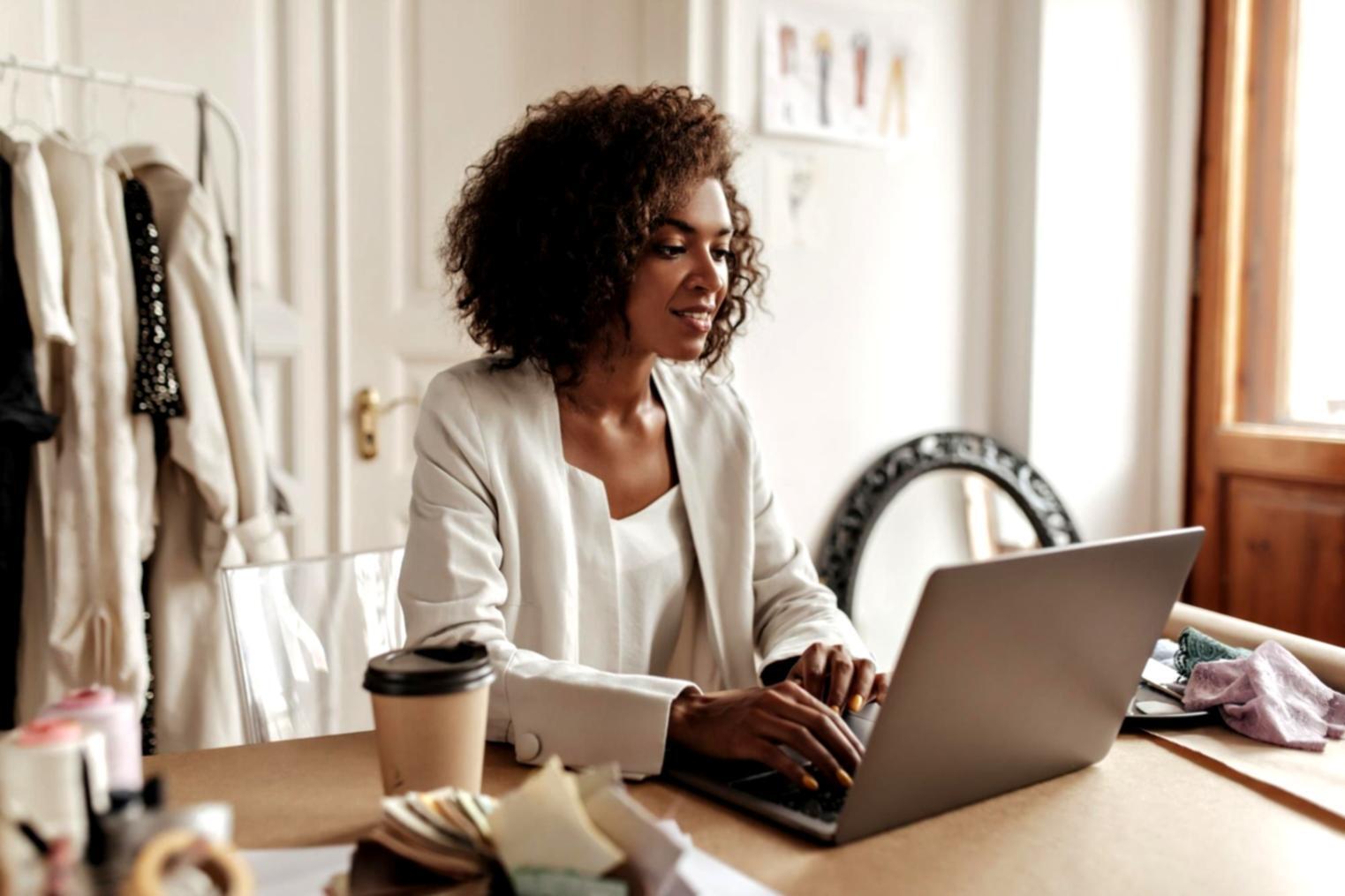 Professional financial consultation workspace with documents and analysis tools